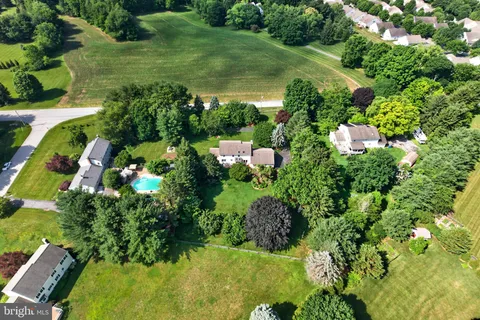 $895,000 | 153 East Doe Run Road, Kennett Square, PA 19348