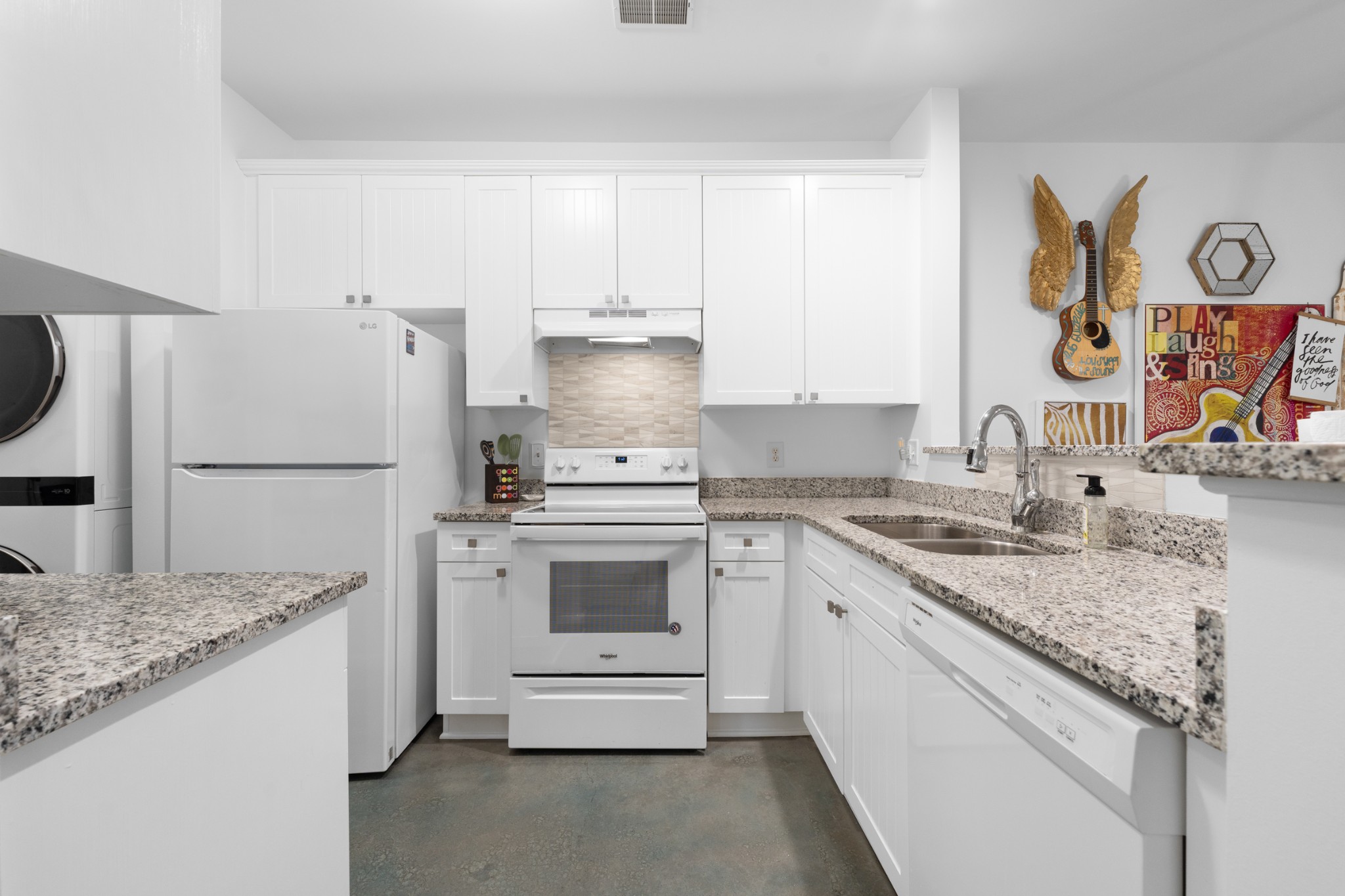 7219 Althorp Way, Unit L4 Nashville, TN 37211 - Photo 12 of 36 a kitchen with stainless steel appliances granite countertop a sink stove and refrigerator