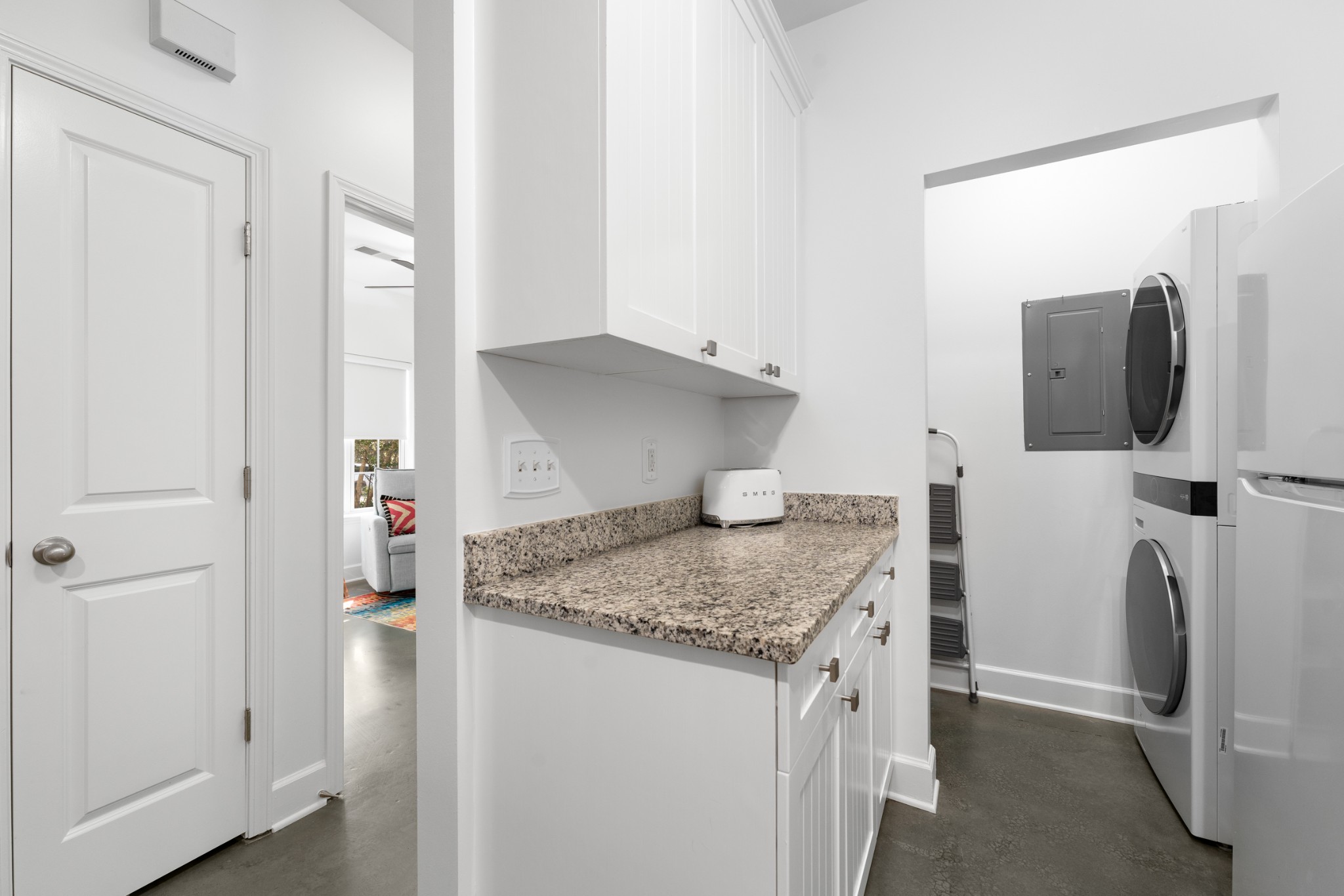 7219 Althorp Way, Unit L4 Nashville, TN 37211 - Photo 18 of 36 a kitchen with a sink stove and refrigerator