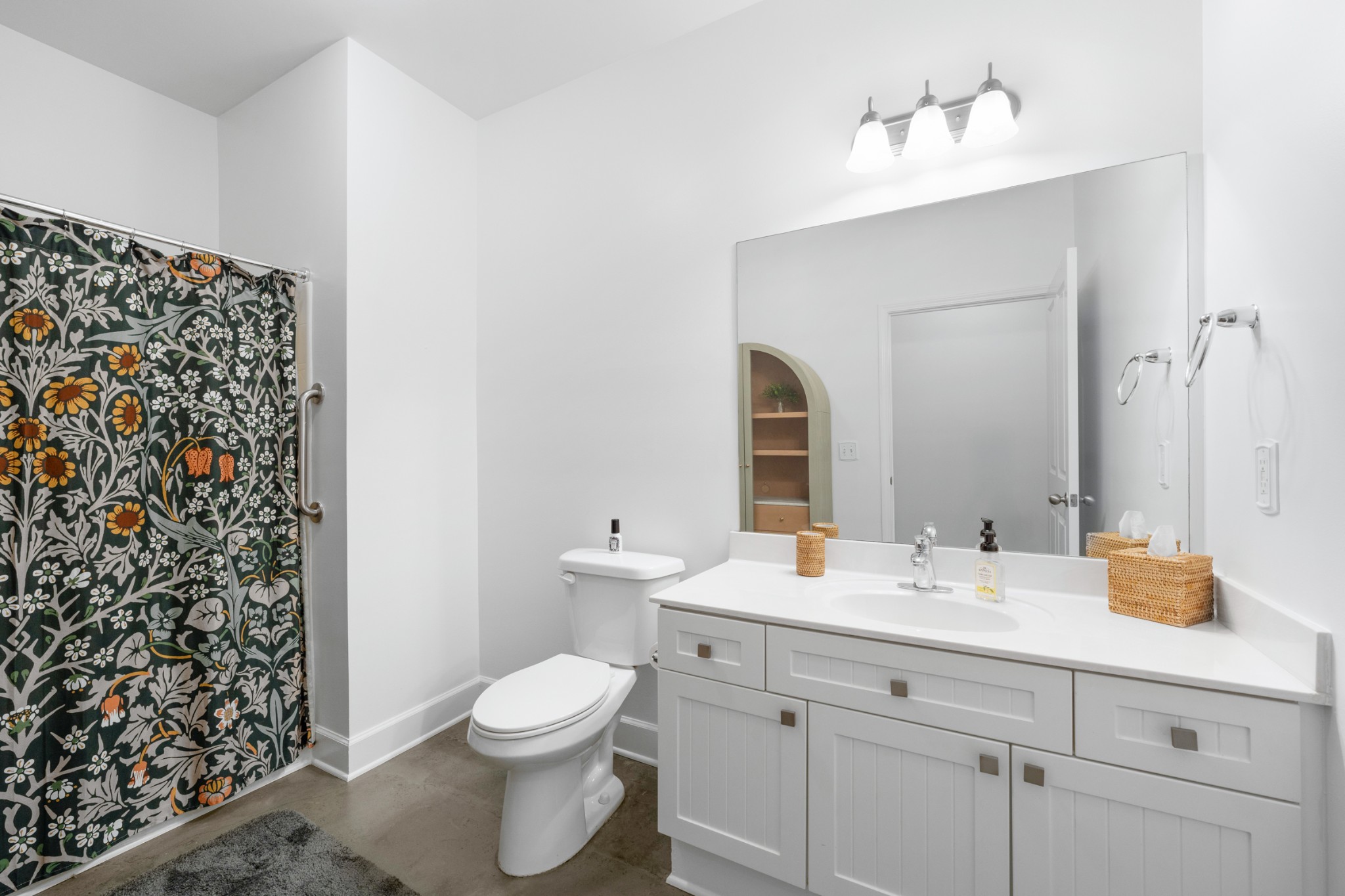 7219 Althorp Way, Unit L4 Nashville, TN 37211 - Photo 22 of 36 a bathroom with a sink toilet and shower