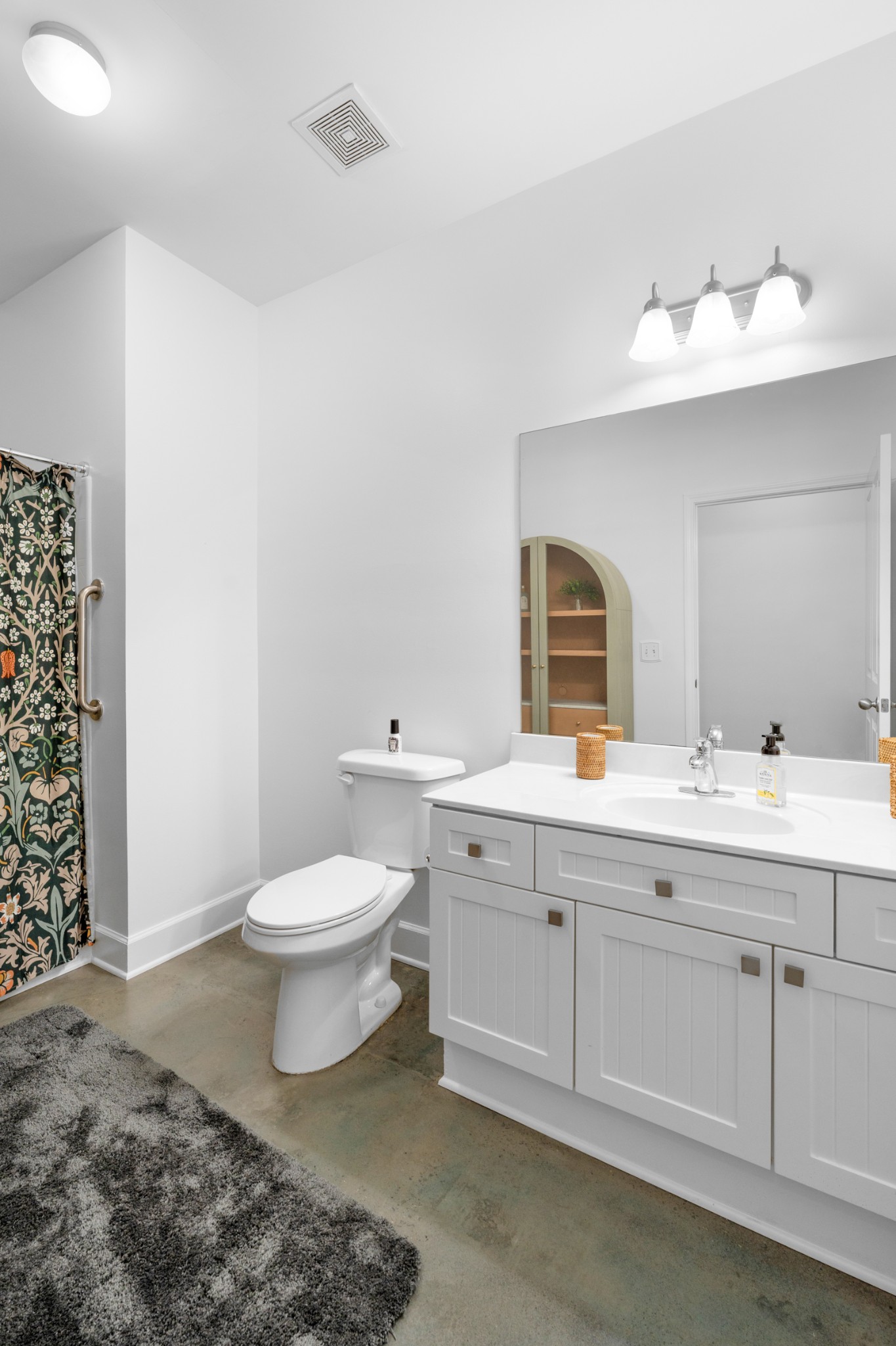 7219 Althorp Way, Unit L4 Nashville, TN 37211 - Photo 23 of 36 a bathroom with a toilet sink and mirror