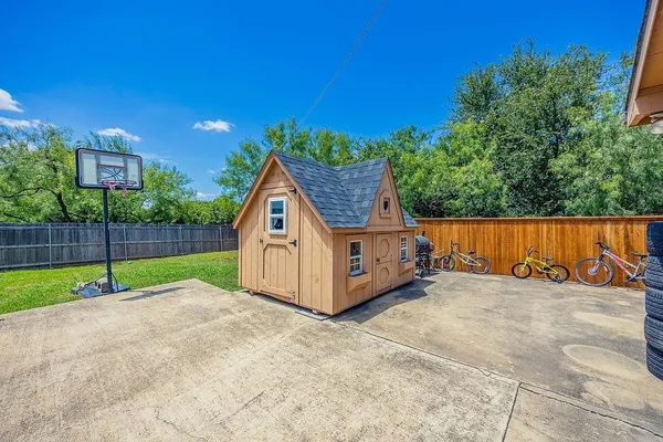 a view of outdoor space with entertaining space