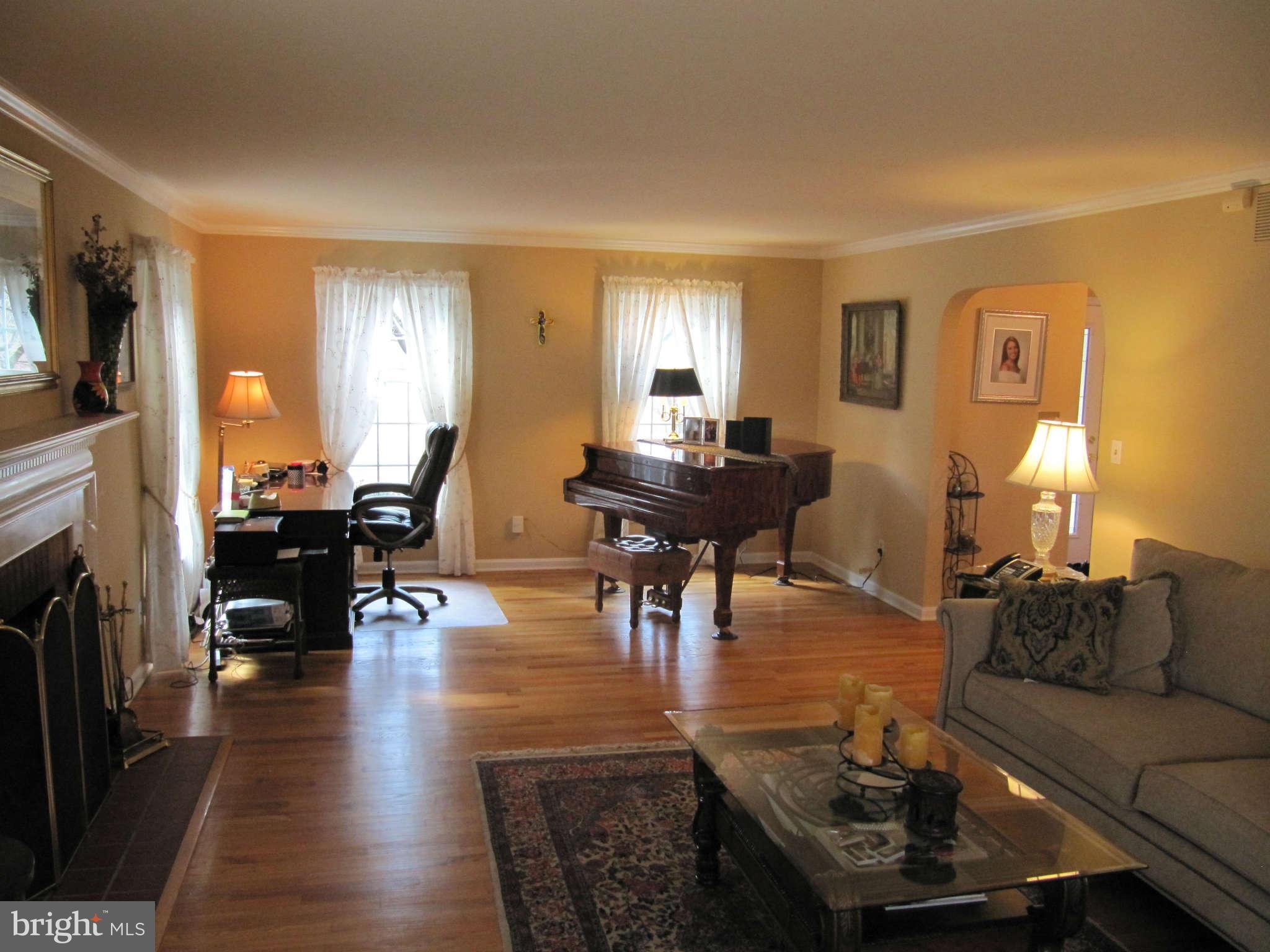 5700 Williams Road Hydes, MD 21082 - Photo 9 of 27 Living Room