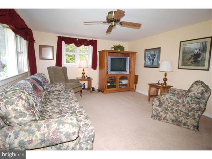 2310 Berkley Road Reading, PA 19605 - Photo 2 of 25 Living Room