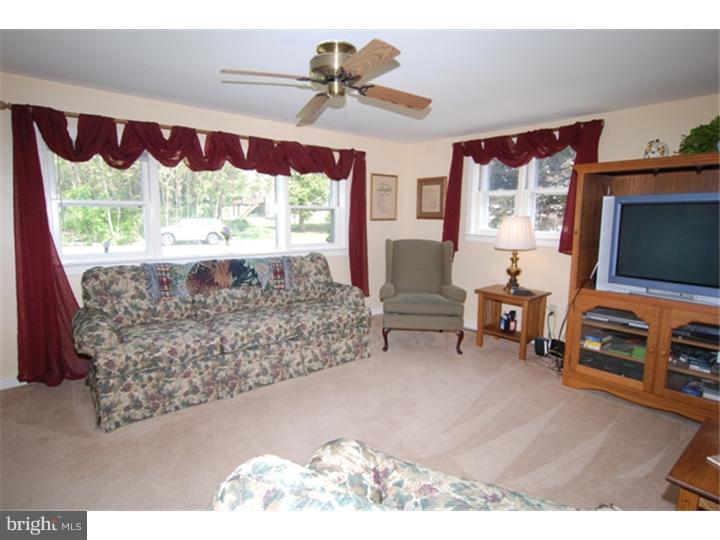 2310 Berkley Road Reading, PA 19605 - Photo 10 of 25 Living Room