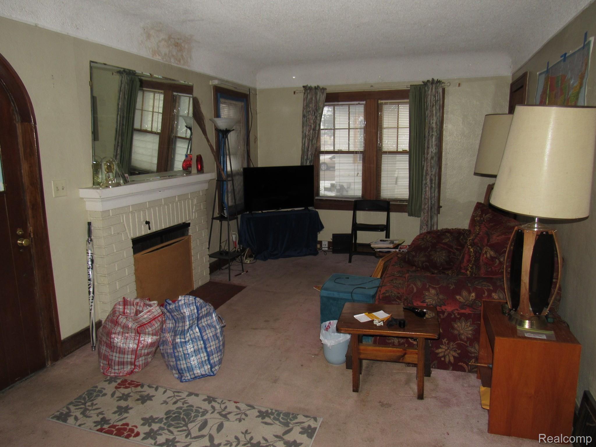 861 Perry Street Pontiac, MI 48340 - Photo 4 of 18 861 N PERRY PONTIAC (41).JPG
