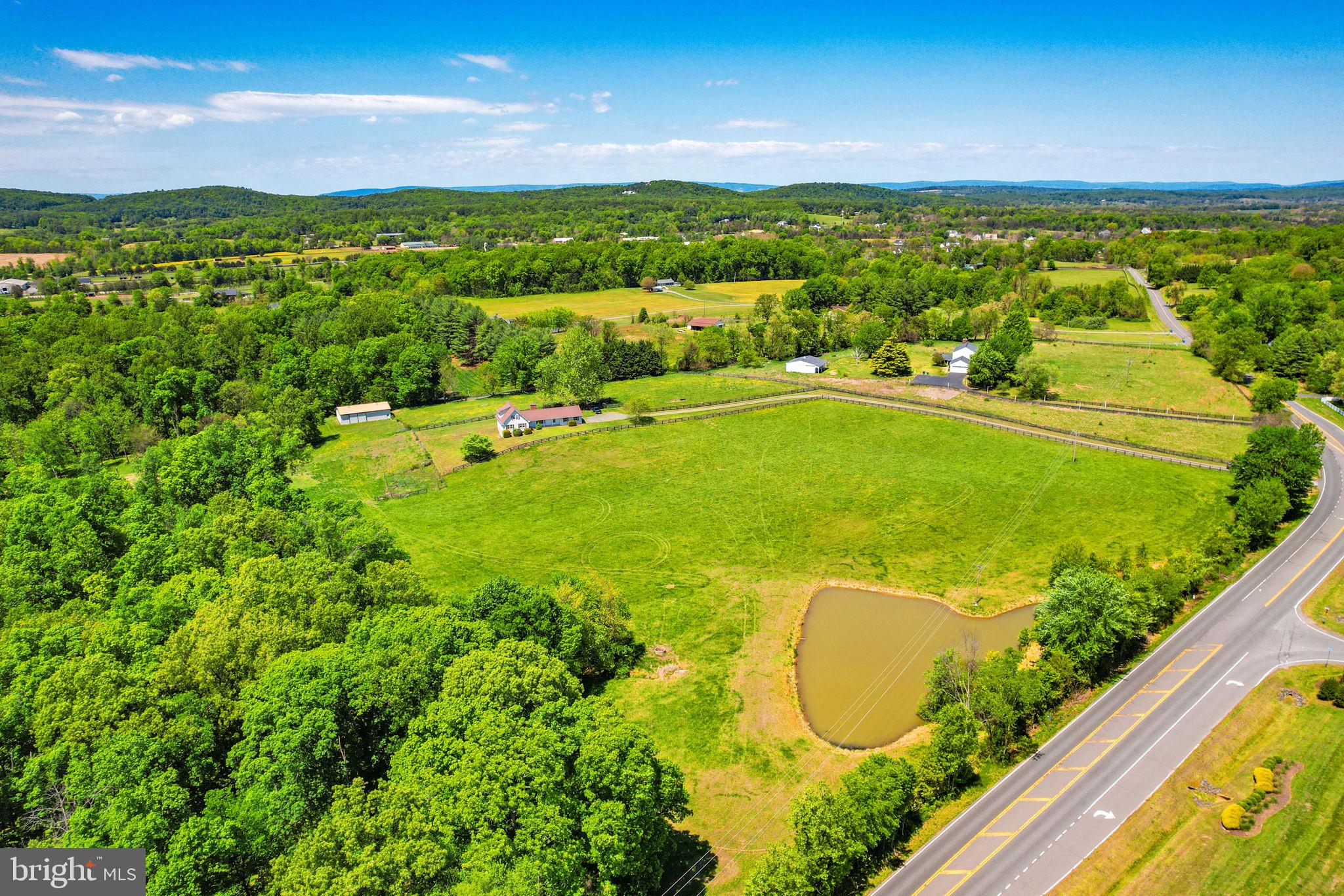 40297 Braddock Road Aldie, VA 20105 - Photo 12 of 76