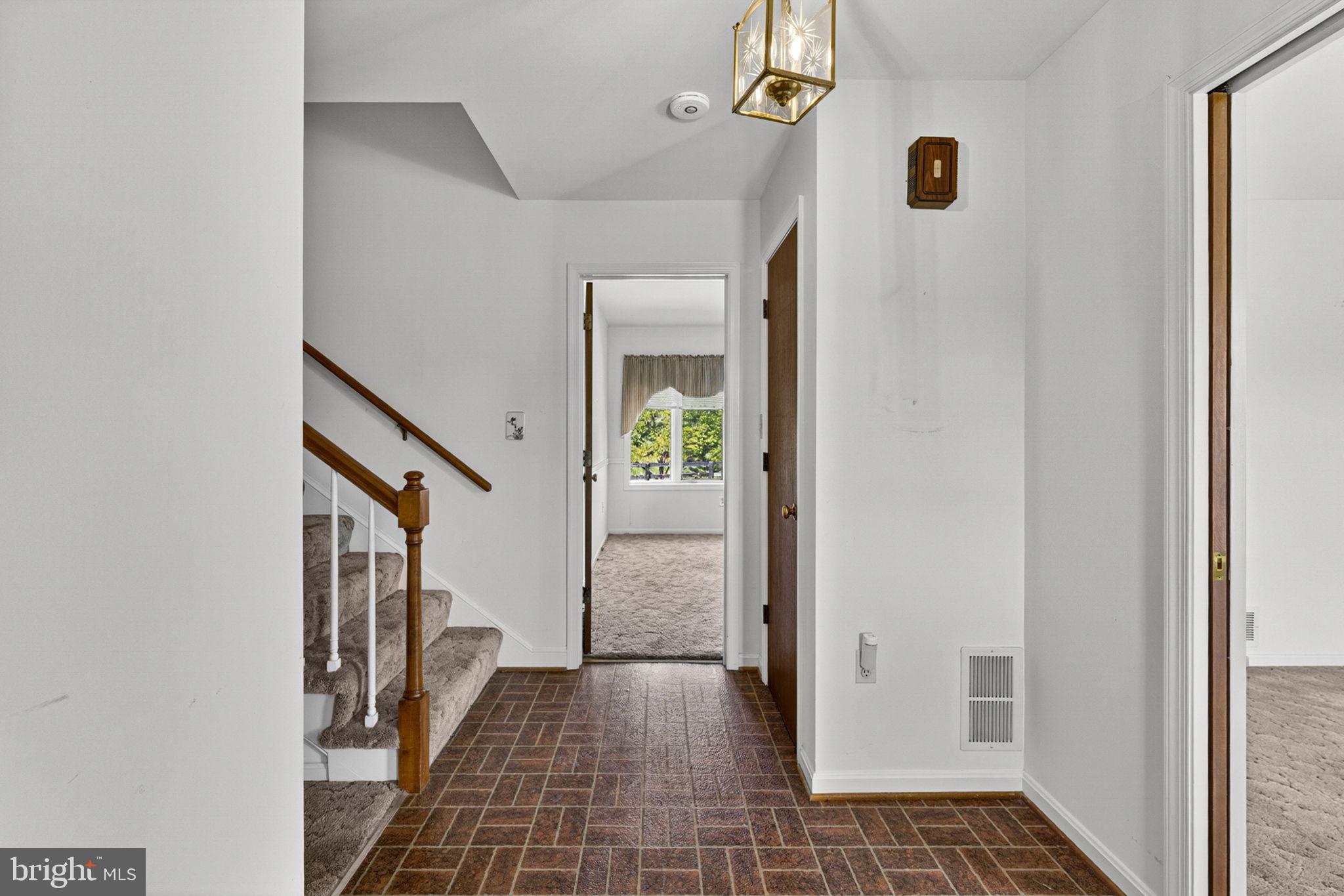 40297 Braddock Road Aldie, VA 20105 - Photo 20 of 76 Foyer