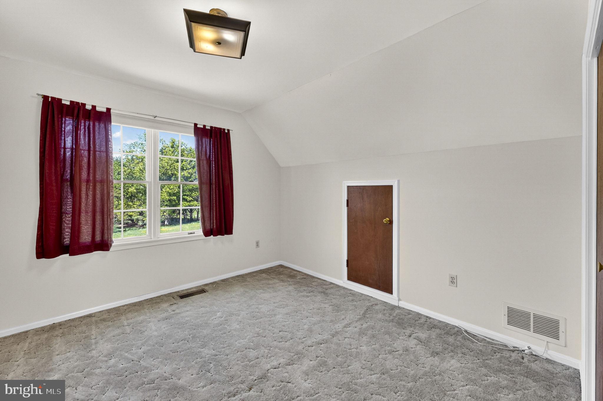 40297 Braddock Road Aldie, VA 20105 - Photo 52 of 76 Bedroom 5