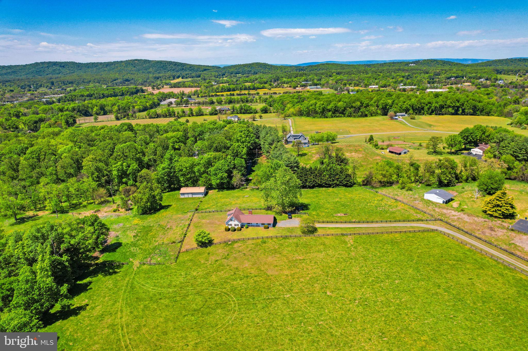 40297 Braddock Road Aldie, VA 20105 - Photo 8 of 76