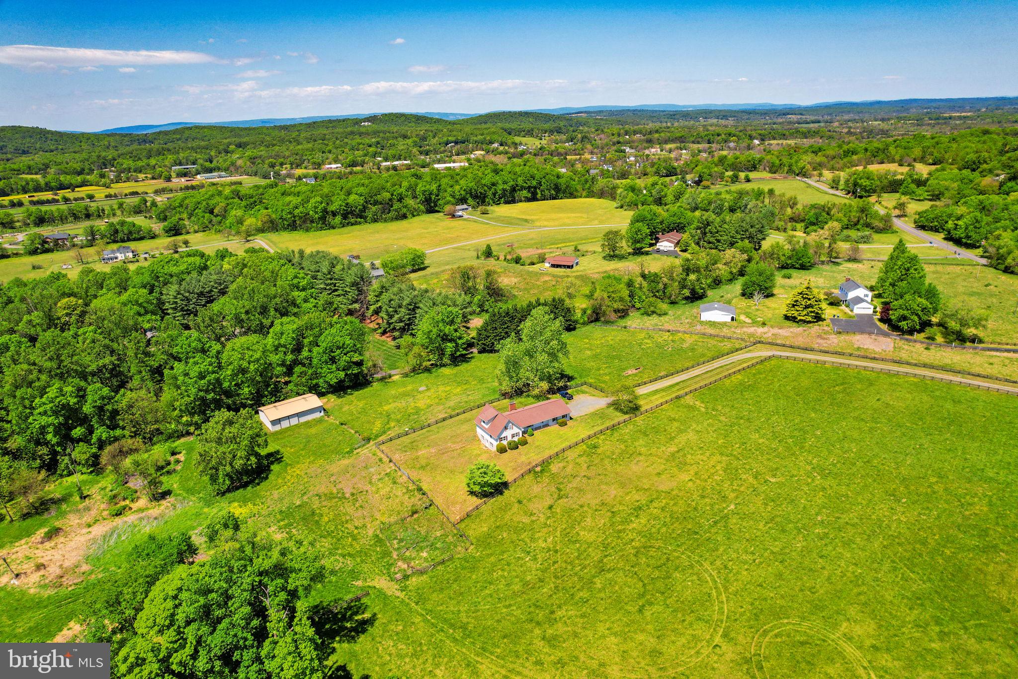 40297 Braddock Road Aldie, VA 20105 - Photo 9 of 76
