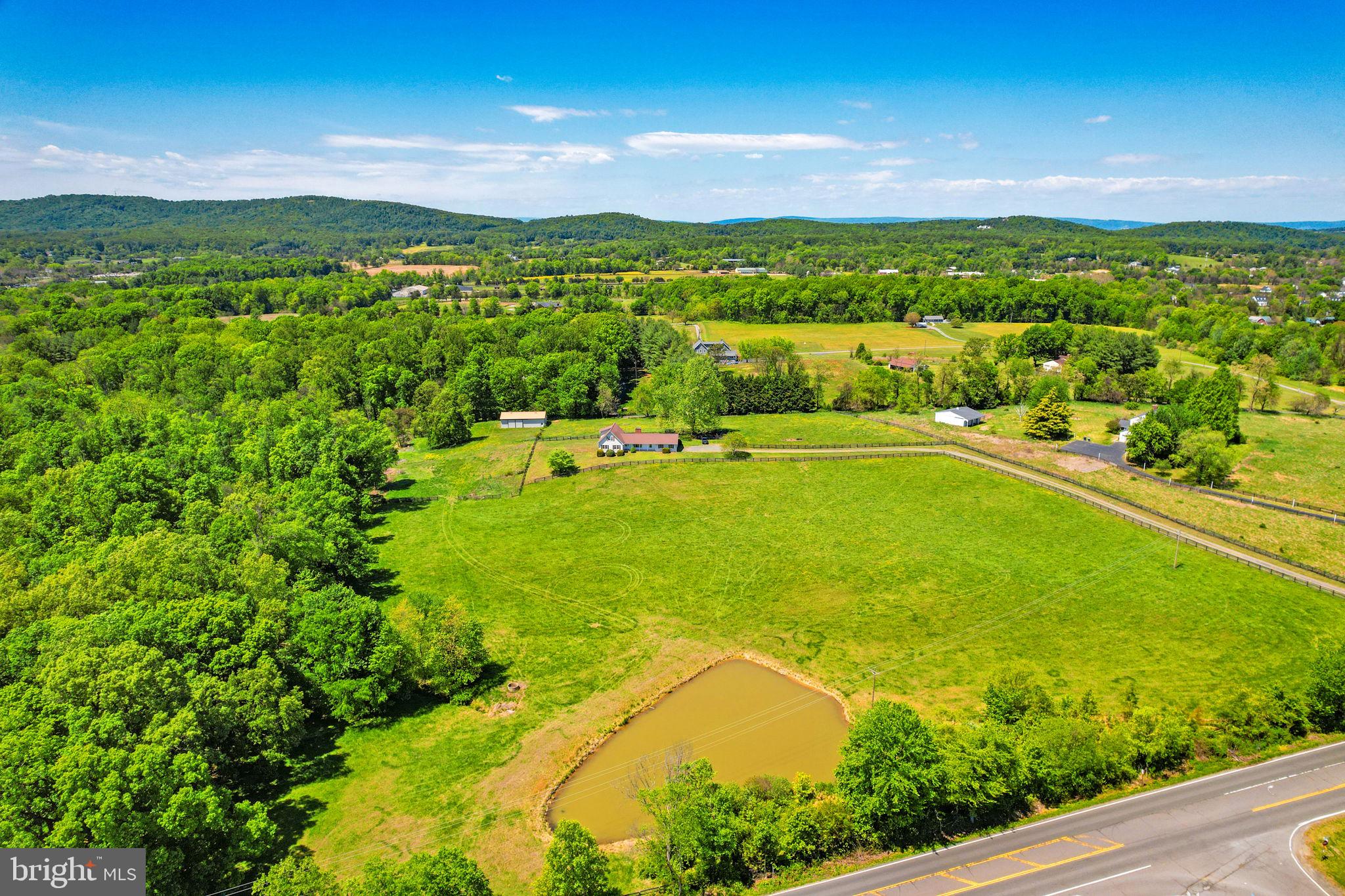 40297 Braddock Road Aldie, VA 20105 - Photo 10 of 76