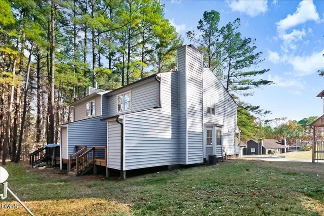 a view of a house with a yard and deck