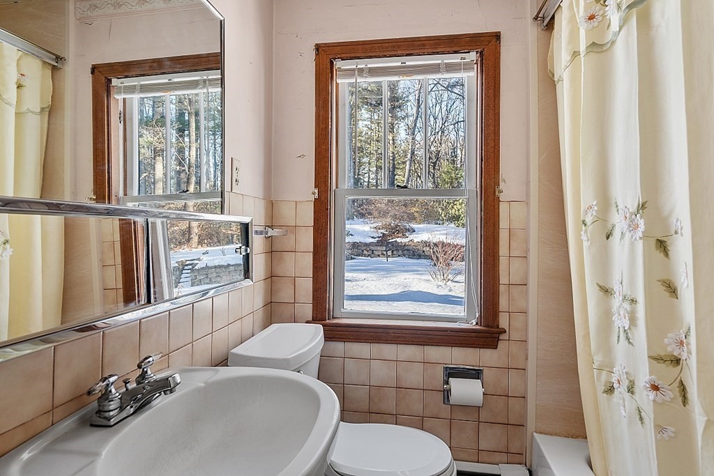 237 Ellis Road Westminster, MA 01473 - Photo 7 of 35 Gallery Image 7
