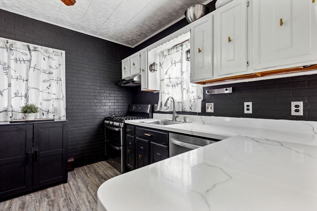 1174 Riverside Avenue Somerset, MA 02726 - Photo 4 of 36