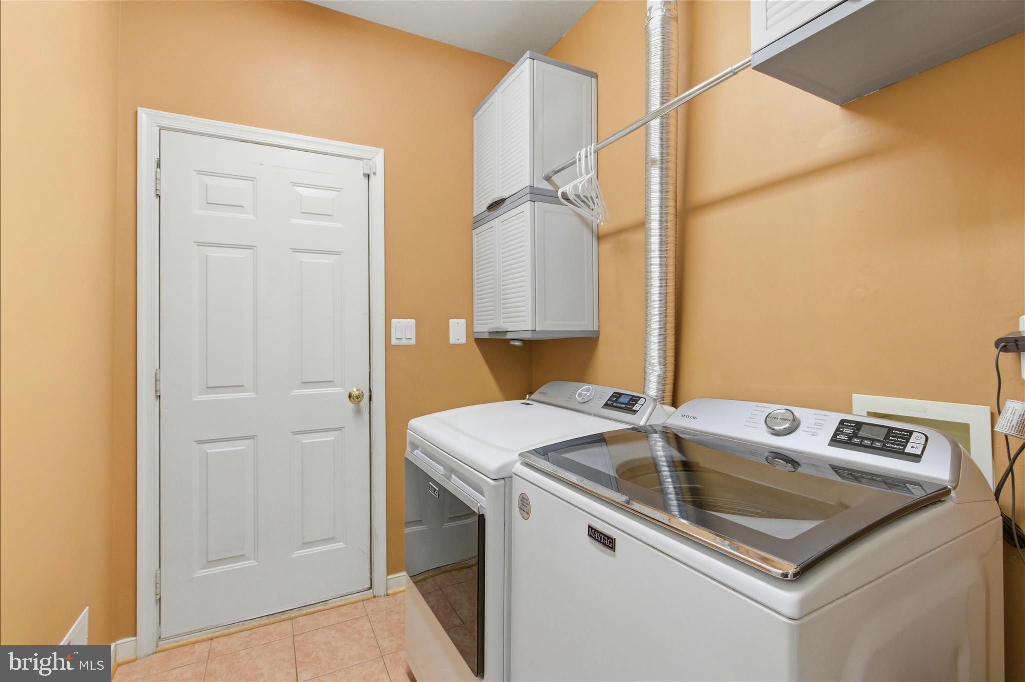 43605 Wembley Lane Chantilly, VA 20152 - Photo 33 of 41 Laundry on main level