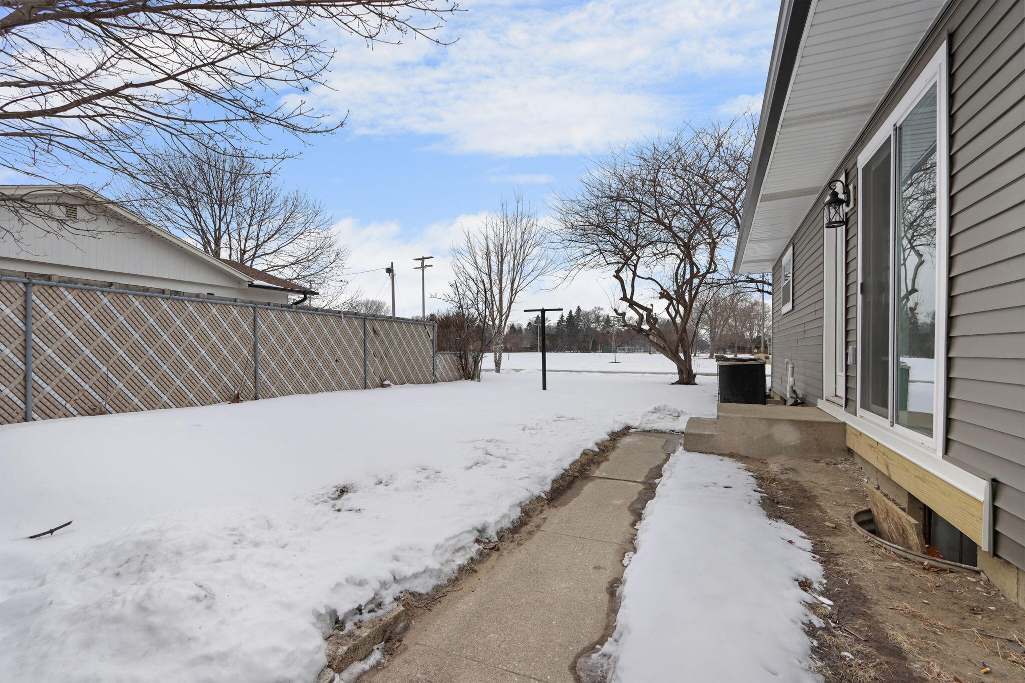 1703 84th Place Kenosha, WI 53143 - Photo 19 of 23 21-web-or-mls-1703 84th Pl, Kenosha, WI