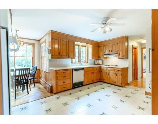 138 Holt Road Andover, MA 01810 - Photo 9 of 34