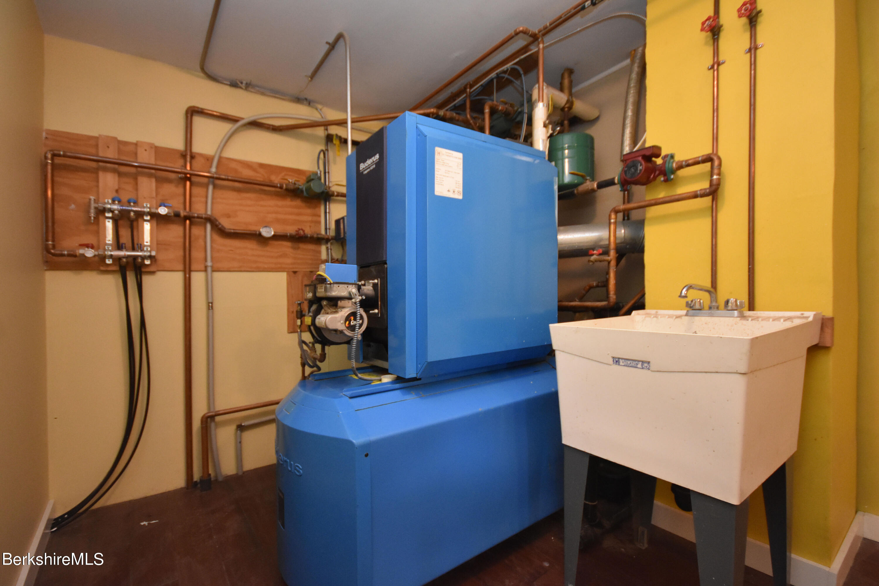 110 Tyringham Road Lee, MA 01238 - Photo 19 of 60 a utility room with dryer and washer