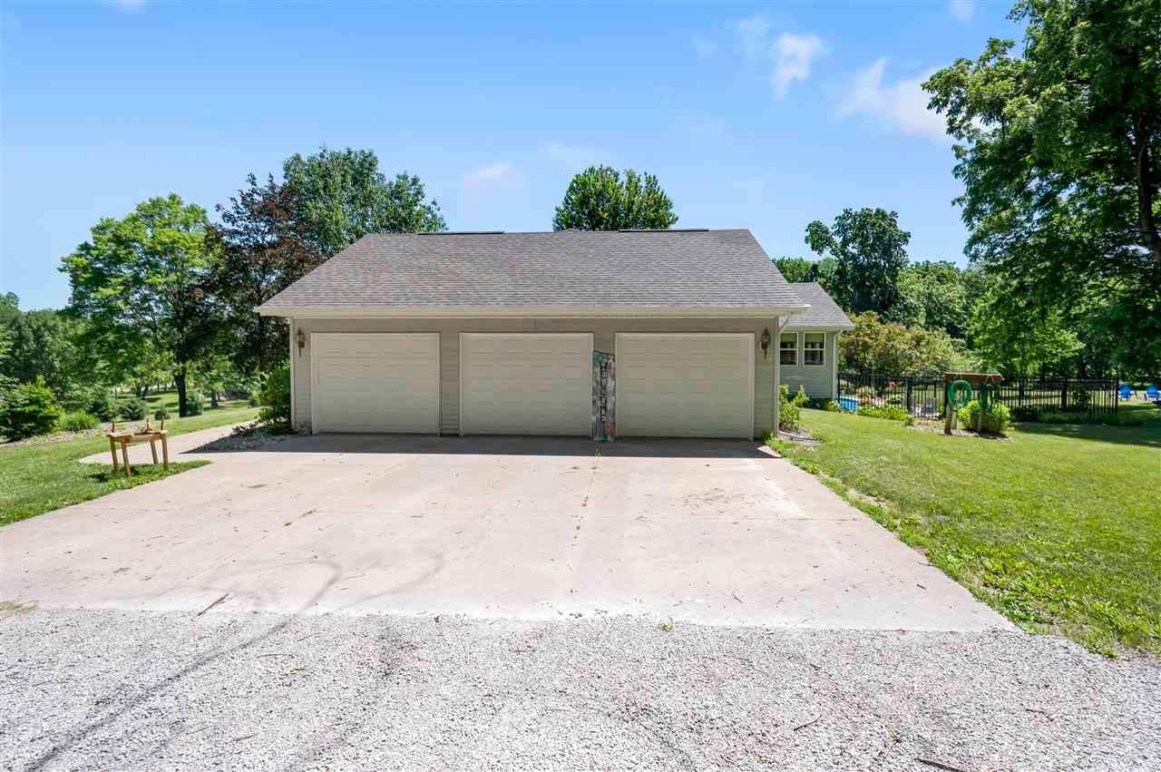 1802 Mehaffey Bridge Road Northeast Solon, IA 52333 - Photo 5 of 17 Gallery Image 5