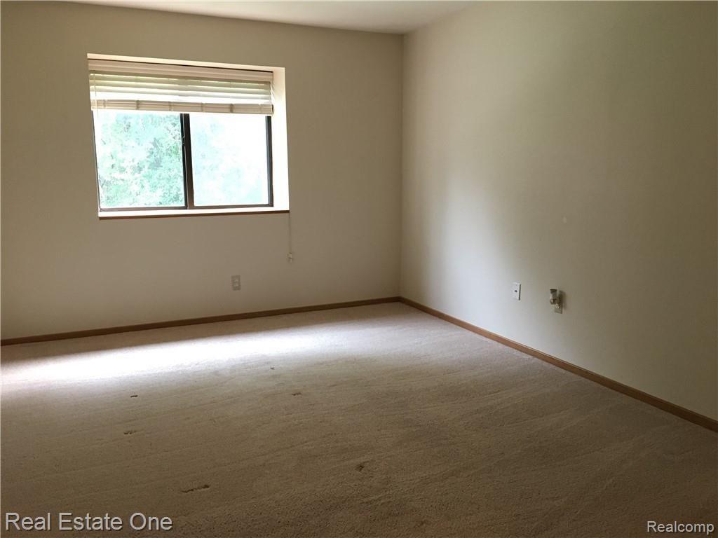 24060 Middlebelt Road, Unit 22 Farmington Hills, MI 48336 - Photo 9 of 15