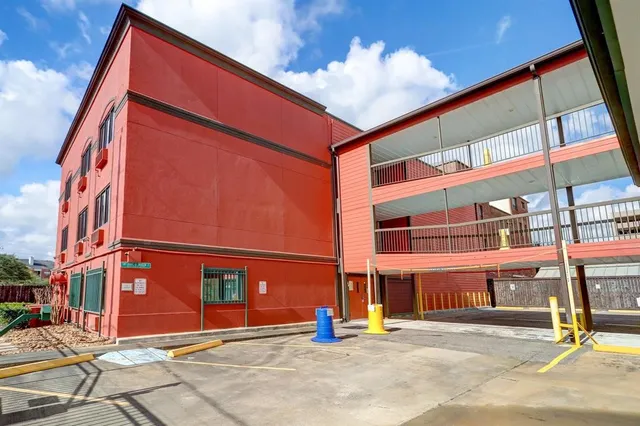 $925 | 1025 Swanson Street, Unit 210, Houston, TX 77030