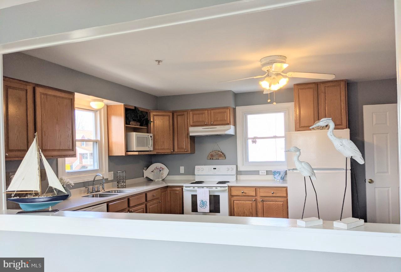 502 Andover Road Linthicum Heights, MD 21090 - Photo 4 of 25 Very large kitchen with table space