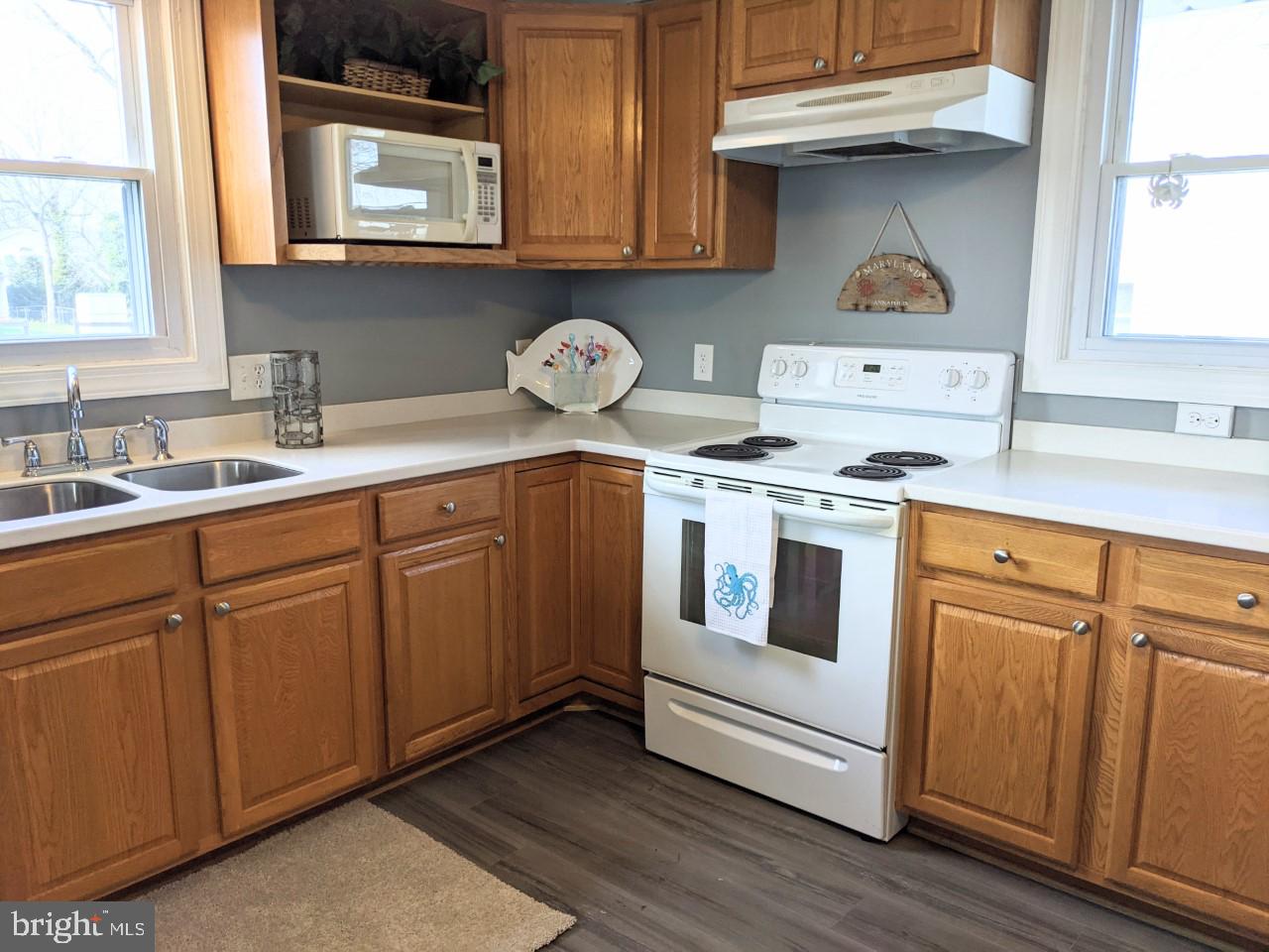 502 Andover Road Linthicum Heights, MD 21090 - Photo 5 of 25 Two kitchen windows for lots of light!