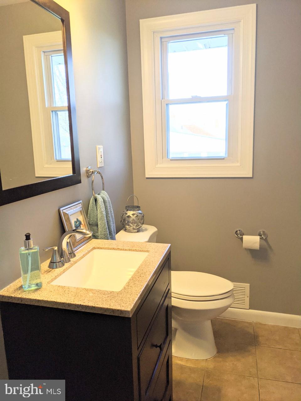 502 Andover Road Linthicum Heights, MD 21090 - Photo 6 of 25 Main level full bath