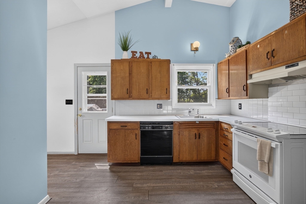 1 Eisenhower Road Peabody, MA 01960 - Photo 6 of 22