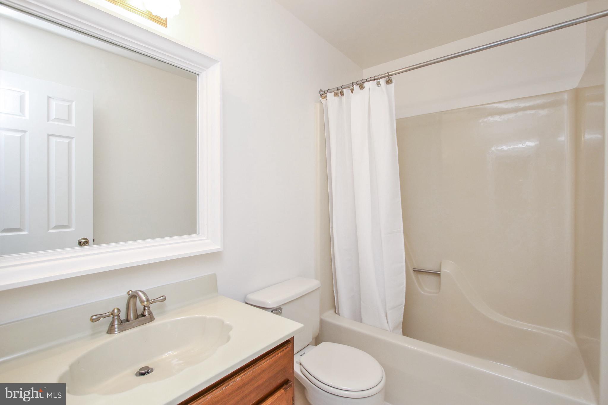 1206 Nottingham Road Westminster, MD 21157 - Photo 25 of 45 Hall Bath Tub w/shower