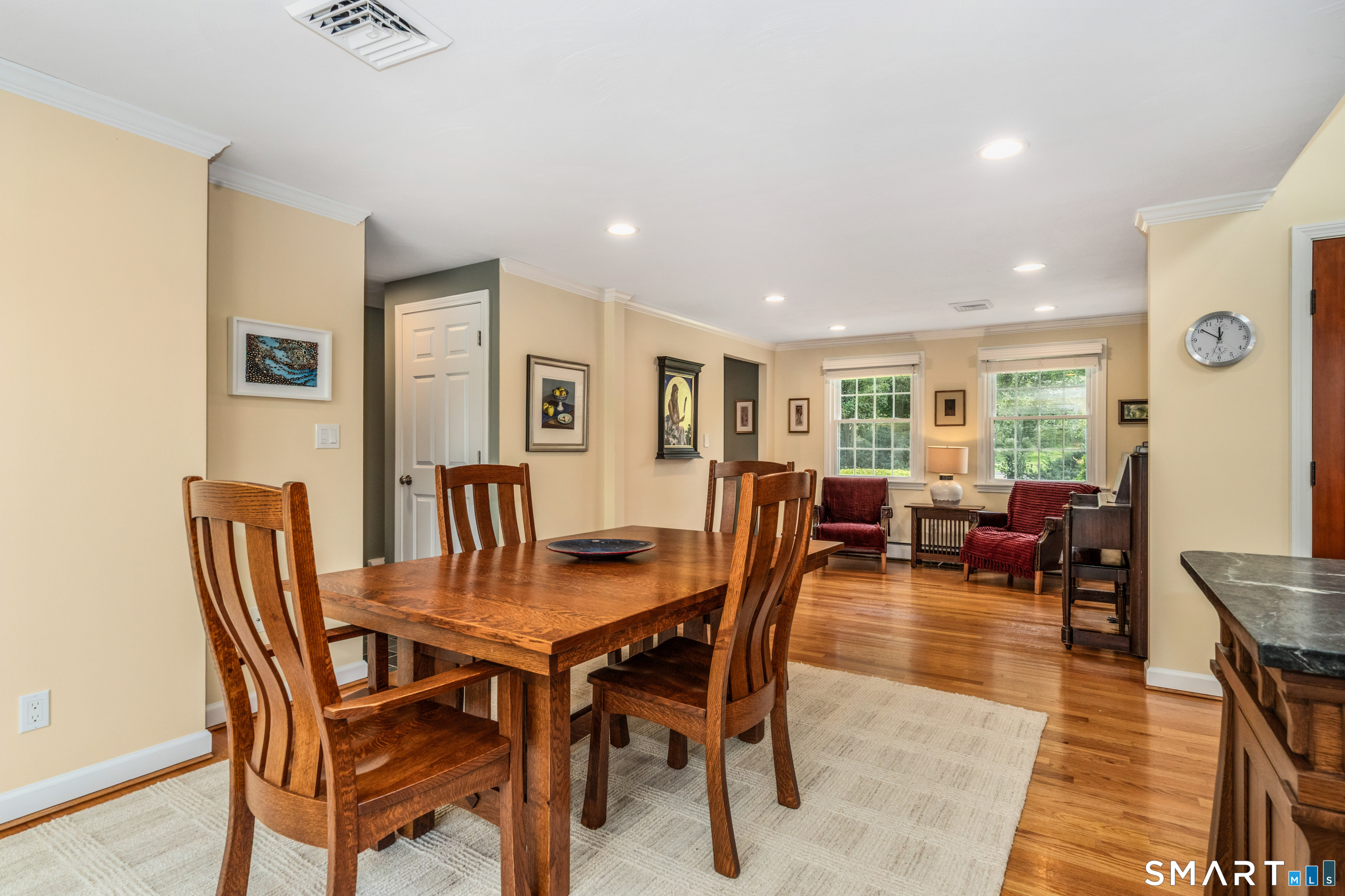 342 Mountain Road West Hartford, CT 06107 - Photo 5 of 40 Gallery Image 5