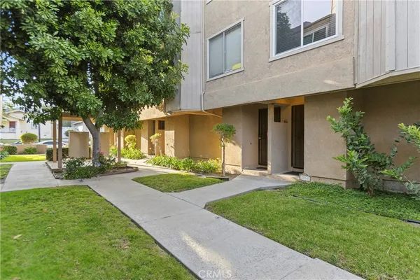 $3,200 | 334 South Walnut Avenue, Brea, CA 92821