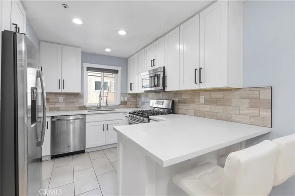 $3,200 | 334 South Walnut Avenue, Brea, CA 92821