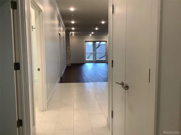 $5,900 | 856 North Old Woodward Avenue, Unit 202, Birmingham, MI 48009