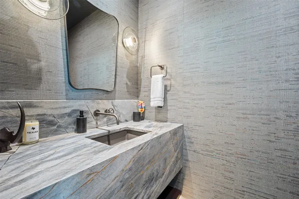 $3,500,000 | 210 Lavaca Street, Unit 2301, Austin, TX 78701