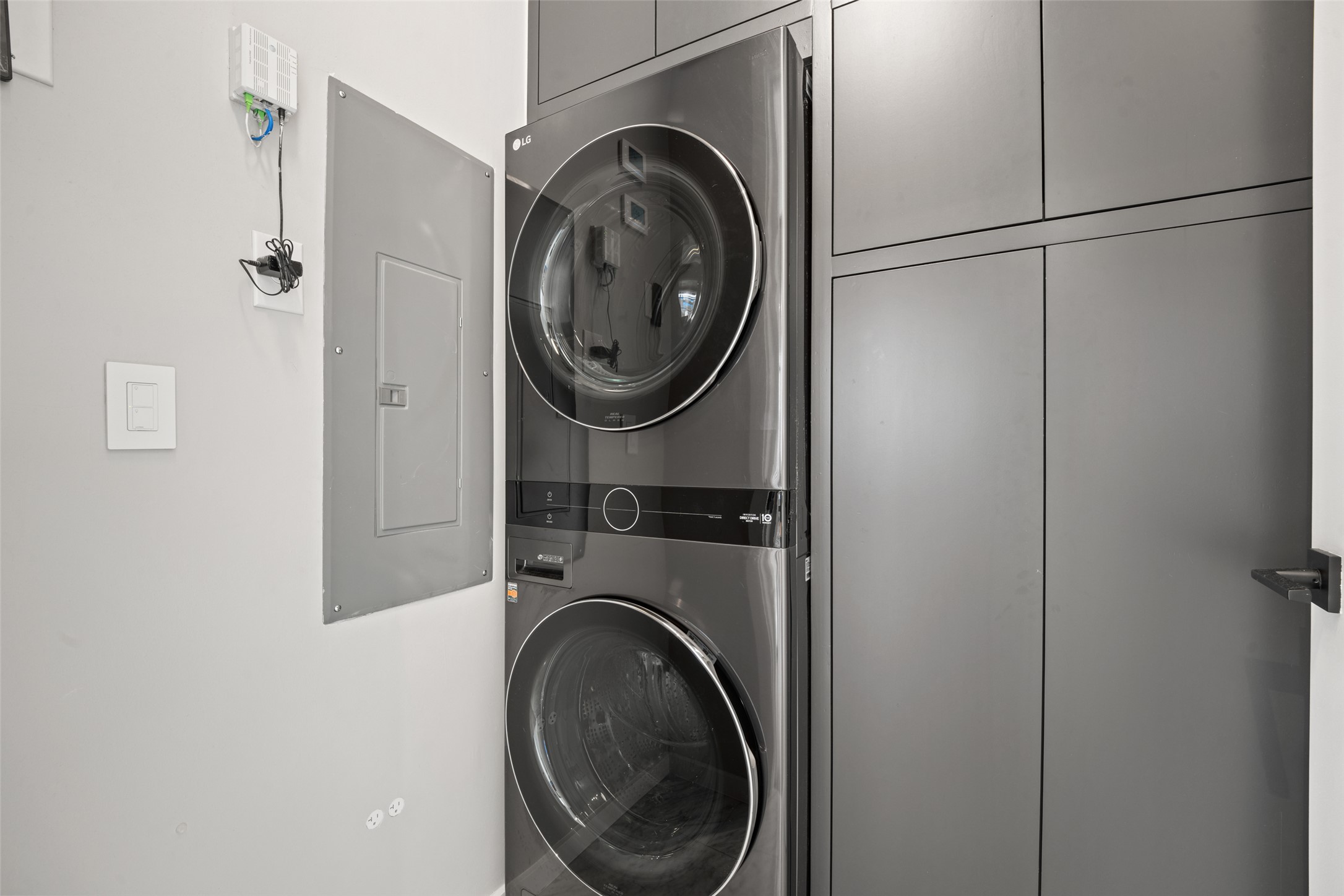 210 Lavaca Street, Unit 2301 Austin, TX 78701 - Photo 38 of 40 a utility room with dryer and washer