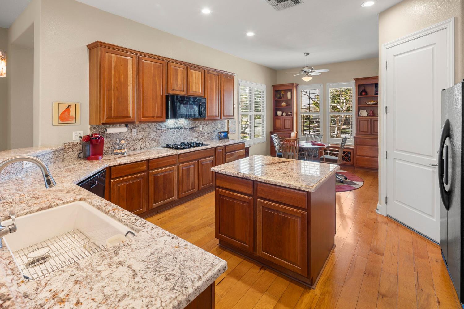 2005 Deep Springs Lane Lincoln, CA 95648 - Photo 10 of 41 Granite Counter Tops / Cherry Cabinets