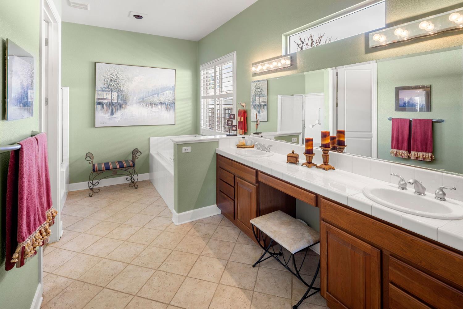 2005 Deep Springs Lane Lincoln, CA 95648 - Photo 20 of 41 Master Bathroom w/Dual Sinks