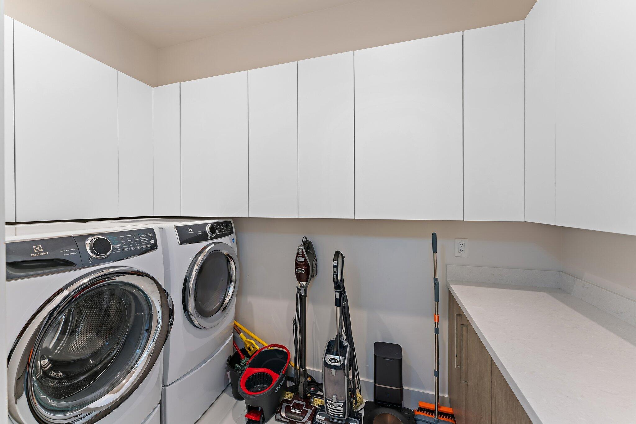 2162 Radnor Road North Palm Beach, FL 33408 - Photo 30 of 71 1st FL Laundry Room