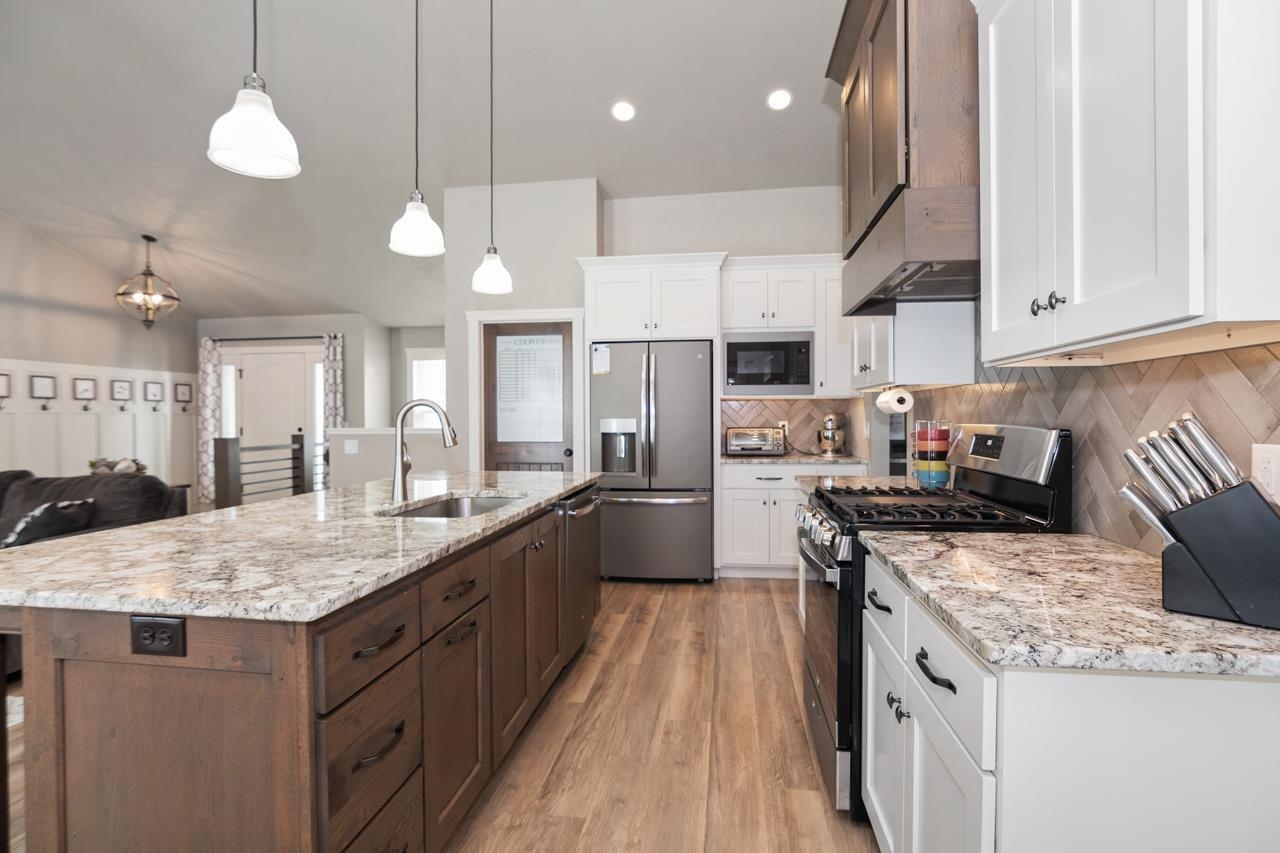 W5598 Hoelzel Way Appleton, WI 54915 - Photo 12 of 64