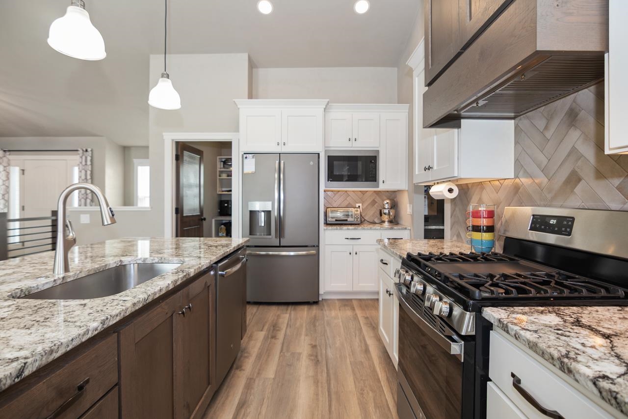 W5598 Hoelzel Way Appleton, WI 54915 - Photo 13 of 64