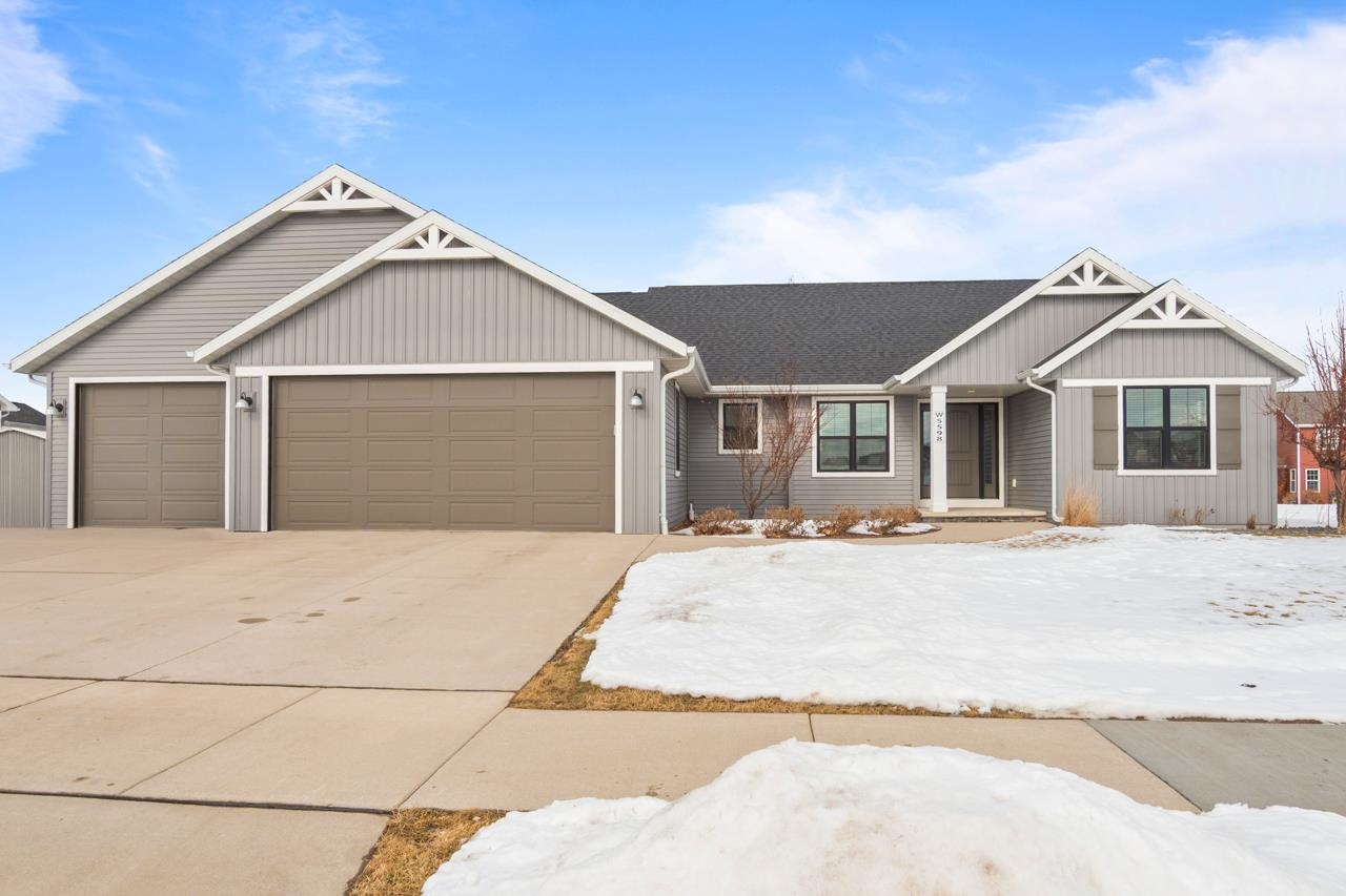 W5598 Hoelzel Way Appleton, WI 54915 - Photo 2 of 64