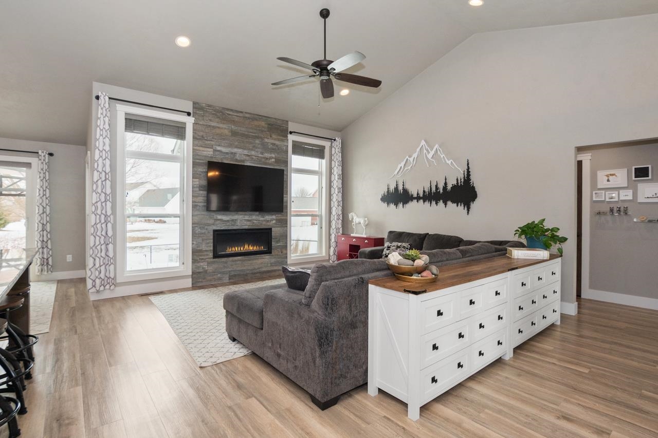 W5598 Hoelzel Way Appleton, WI 54915 - Photo 5 of 64