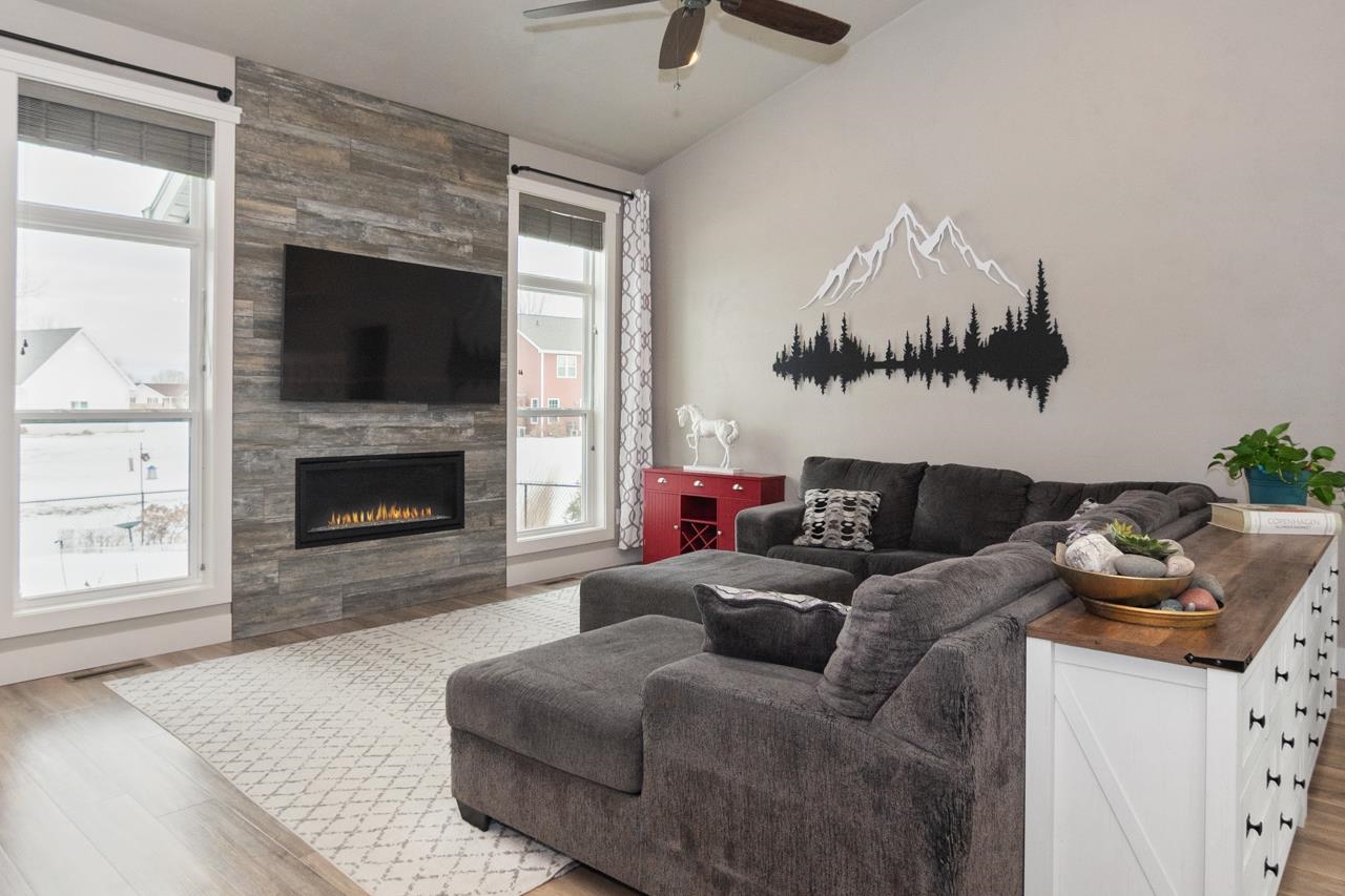 W5598 Hoelzel Way Appleton, WI 54915 - Photo 6 of 64