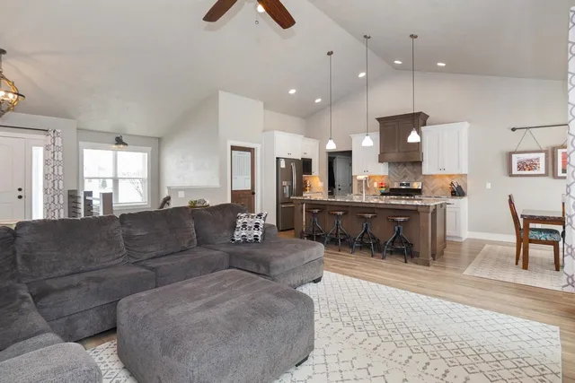 $575,000 | W5598 Hoelzel Way, Appleton, WI 54915