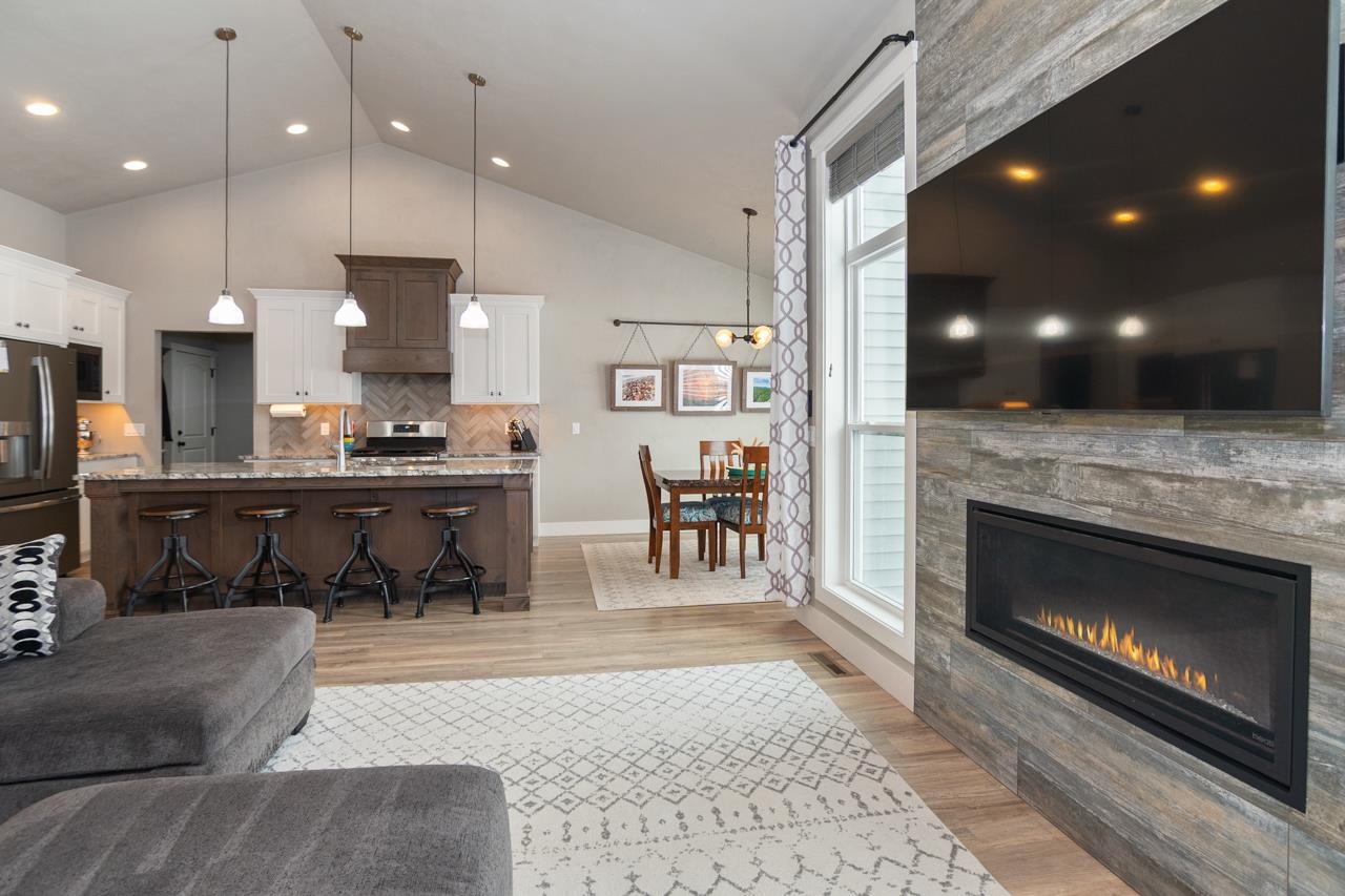 W5598 Hoelzel Way Appleton, WI 54915 - Photo 8 of 64