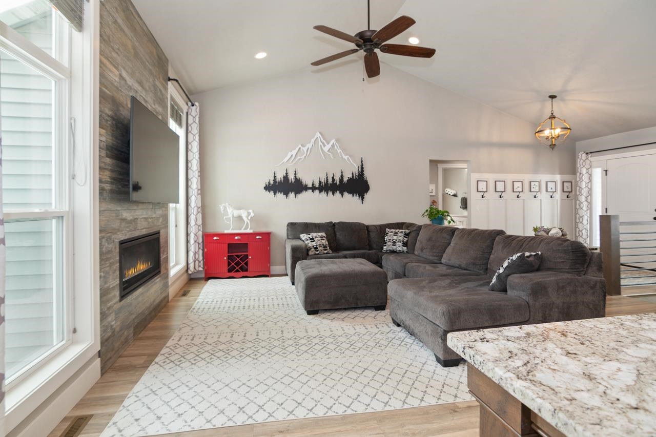 W5598 Hoelzel Way Appleton, WI 54915 - Photo 9 of 64