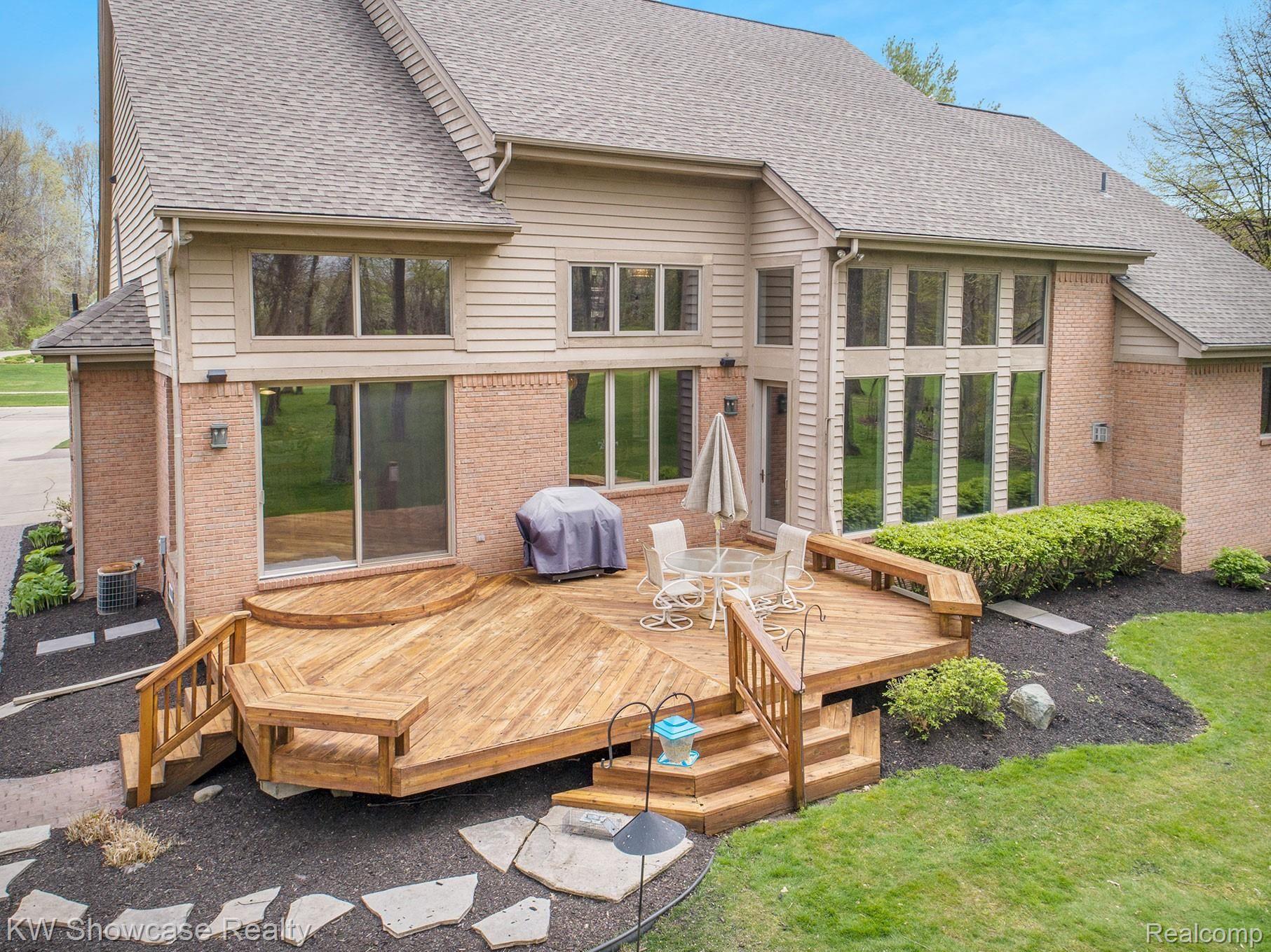 688 Inverness Highland, MI 48357 - Photo 42 of 57 DJI_0617.jpg