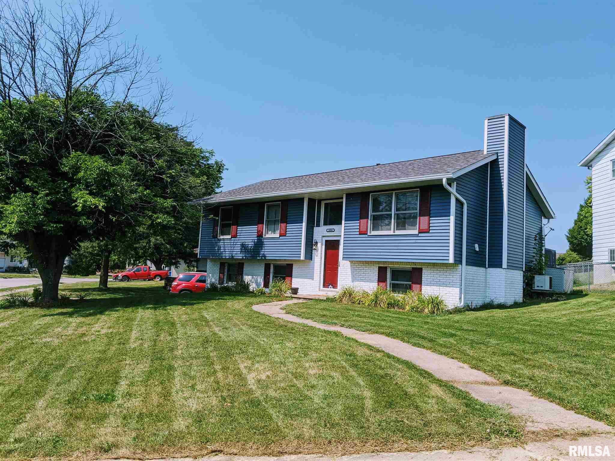 3404 Ridge Court Davenport, IA 52806 - Photo 1 of 28 Gallery Image 1